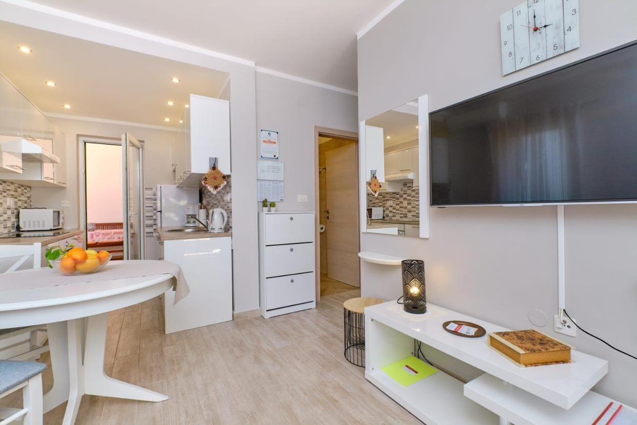 Apartments Enna Mali Losinj Exterior photo